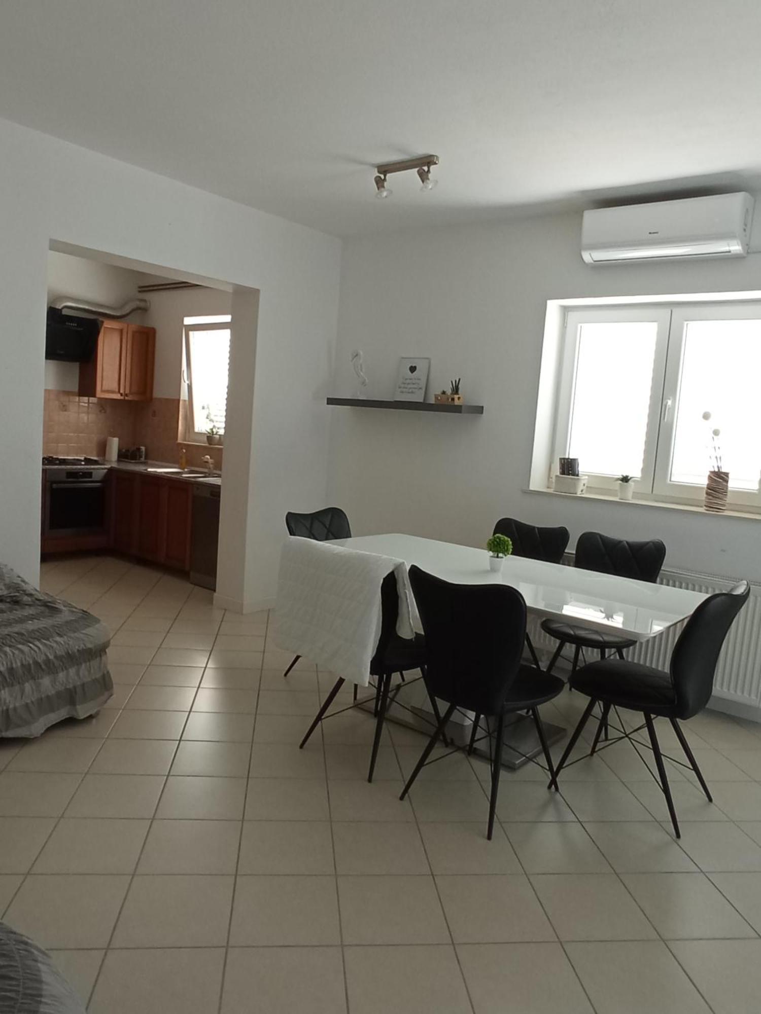 Apartman Carpe Diem Sutomiscica Buitenkant foto